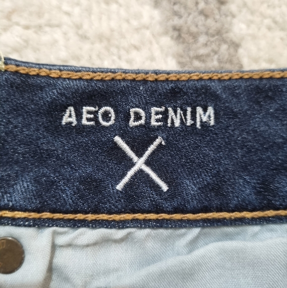 AMERICAN EAGLE OUTFITTERS "Shortie" Super Stretch Denim Shorts, Size US6 - Picture 6 of 10